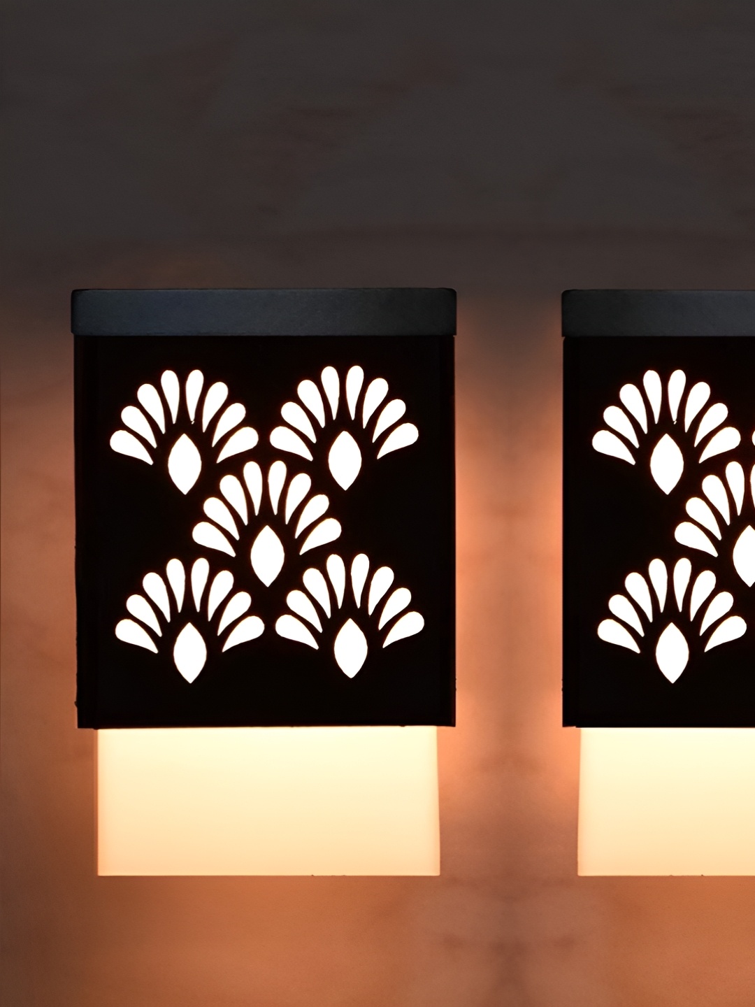 Gojeeva Black & White 2 Pieces Floral Textured Square Shaped Wooden Hanging Wall Lamps
Gojeeva Black & White 2 Pieces Floral Textured Square Shaped Wooden Hanging Wall Lamps