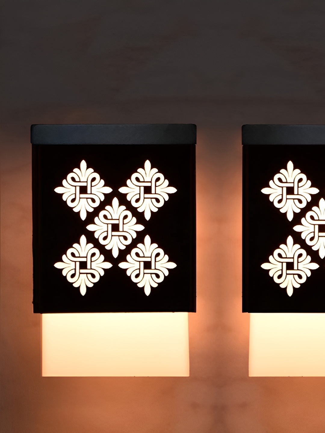Gojeeva Zup Black and White 2 Pieces Textured Contemporary Wooden Square Shaped Wall Lamps
Gojeeva Zup Black and White 2 Pieces Textured Contemporary Wooden Square Shaped Wall Lamps