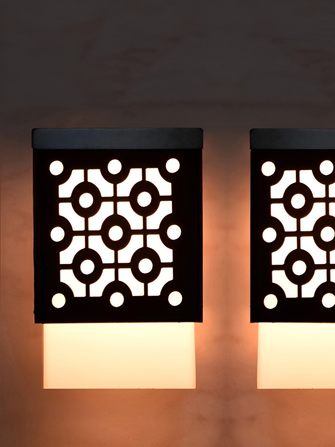 Gojeeva Zup Black and White 2 Pieces Textured Contemporary Wooden Square Shaped Wall Lamps
Gojeeva Zup Black and White 2 Pieces Textured Contemporary Wooden Square Shaped Wall Lamps