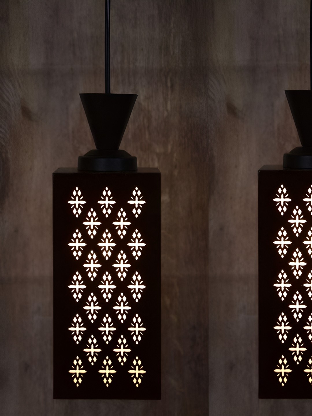 Gojeeva Black and White 2 Pieces Wooden Textured Contemporary Square Shaped Wall Lamps
Gojeeva Black and White 2 Pieces Wooden Textured Contemporary Square Shaped Wall Lamps