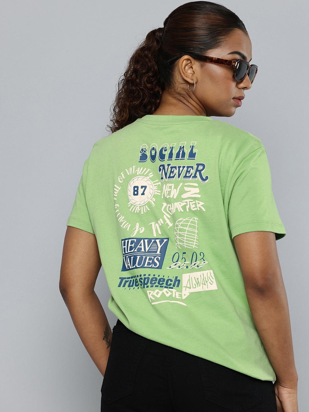 Levis Pure Cotton Typography Printed Drop-Shoulder Sleeves Relaxed Fit T-shirt, Green
Levis Pure Cotton Typography Printed Drop-Shoulder Sleeves Relaxed Fit T-shirt, Green