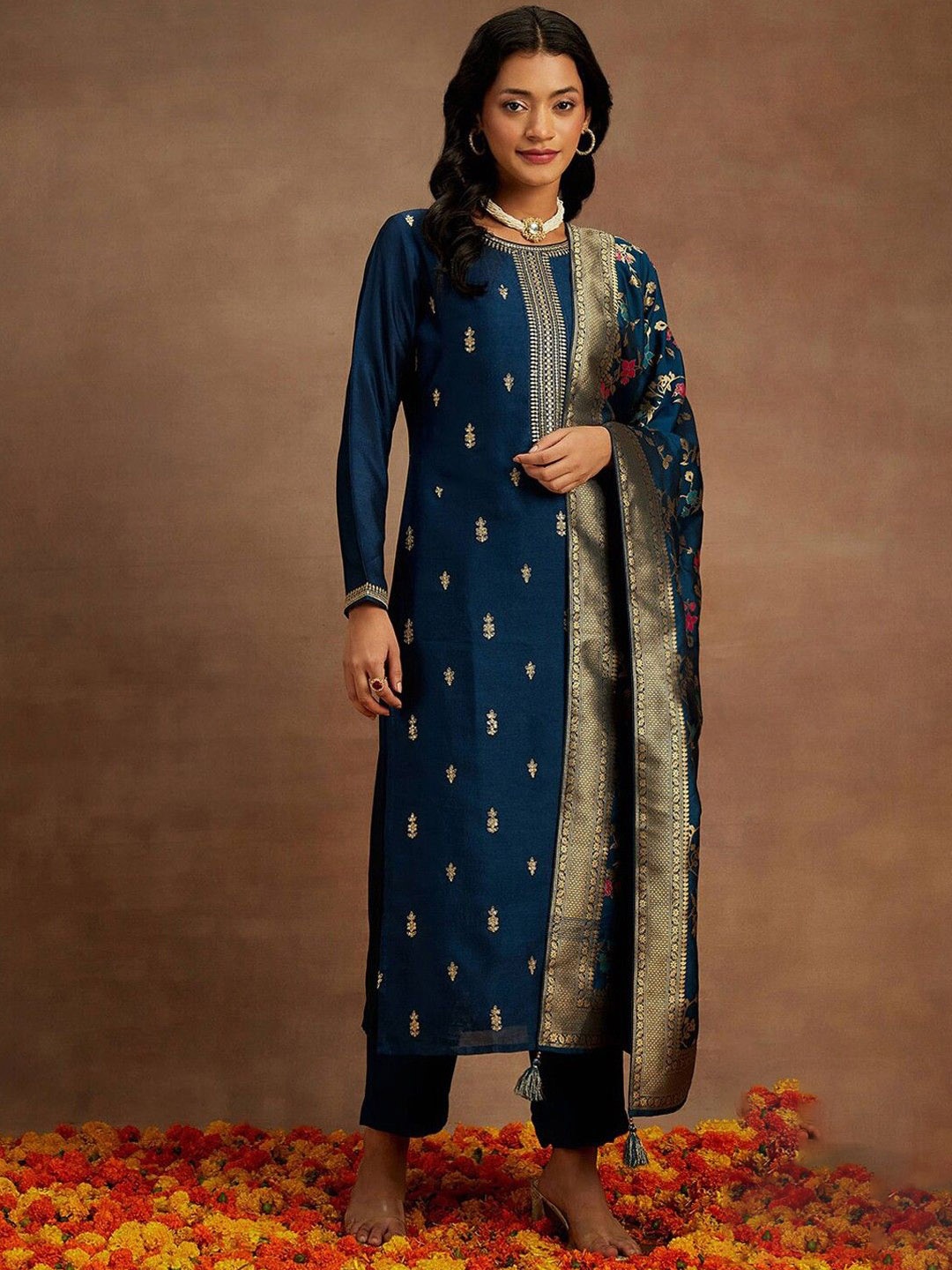 DIVASTRI Ethnic Motif Sequinned Round Neck Straight Kurta With Trousers And Dupatta, Navy blue
DIVASTRI Ethnic Motif Sequinned Round Neck Straight Kurta With Trousers And Dupatta, Navy blue