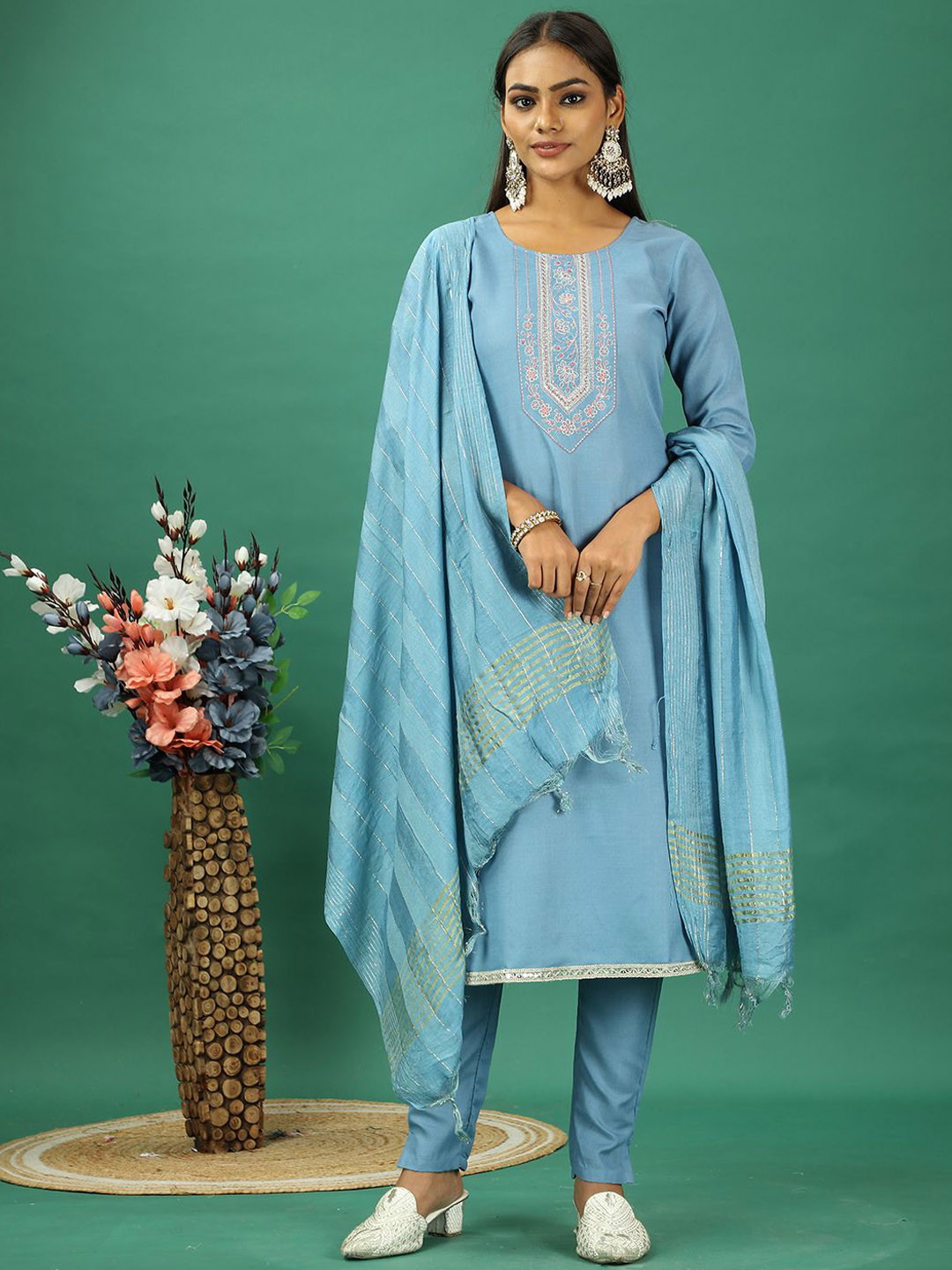 Ethnovog Floral Embroidered Thread Work Straight Kurta With Trousers And Dupatta, Blue
Ethnovog Floral Embroidered Thread Work Straight Kurta With Trousers And Dupatta, Blue