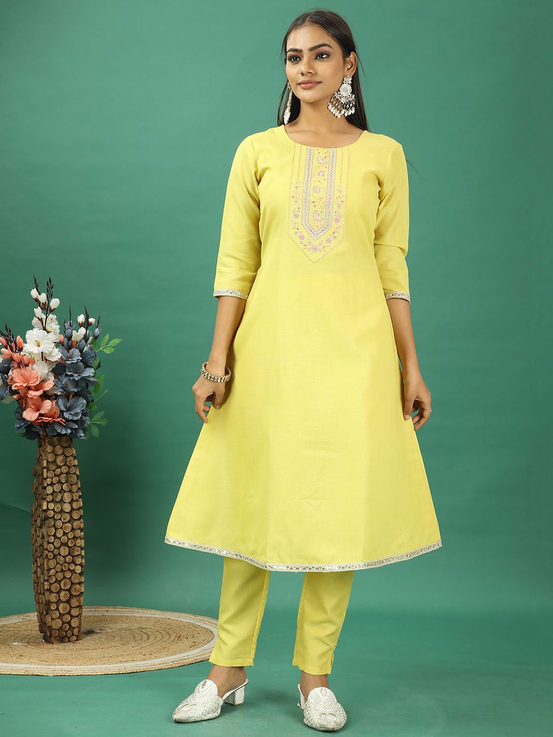 Ethnovog Floral Embroidered Round Neck Staright Kurta With Trousers And Dupatta, Yellow
Ethnovog Floral Embroidered Round Neck Staright Kurta With Trousers And Dupatta, Yellow