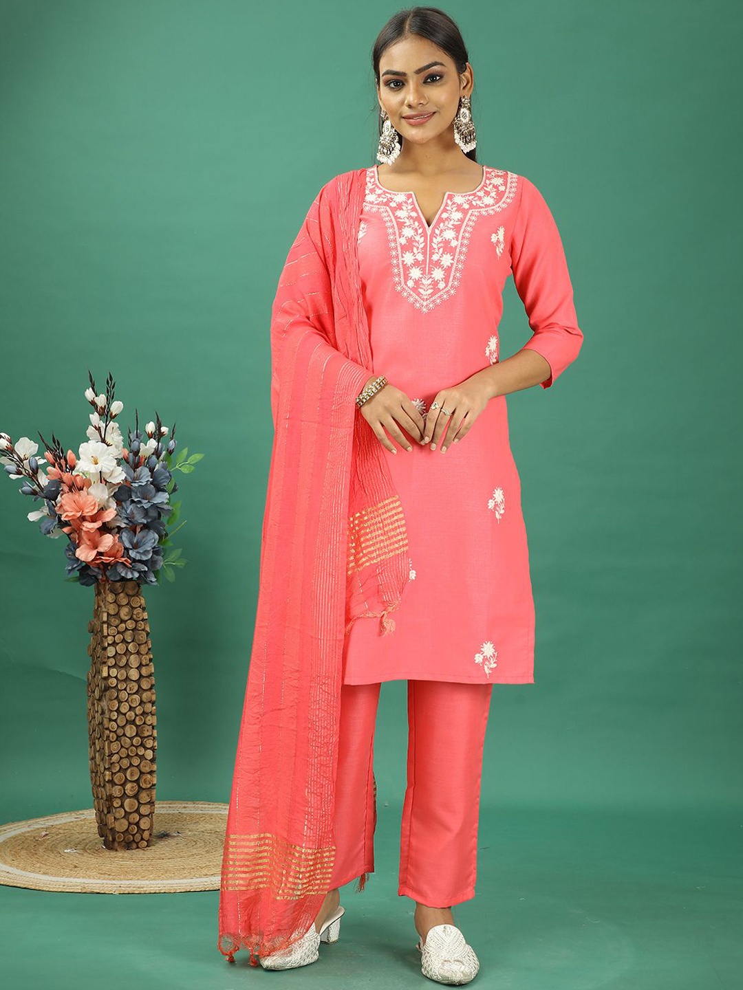 Ethnovog Self Design Floral Thread Embroidered Notch-Neck Kurta With Trousers & Dupatta, Pink
Ethnovog Self Design Floral Thread Embroidered Notch-Neck Kurta With Trousers & Dupatta, Pink