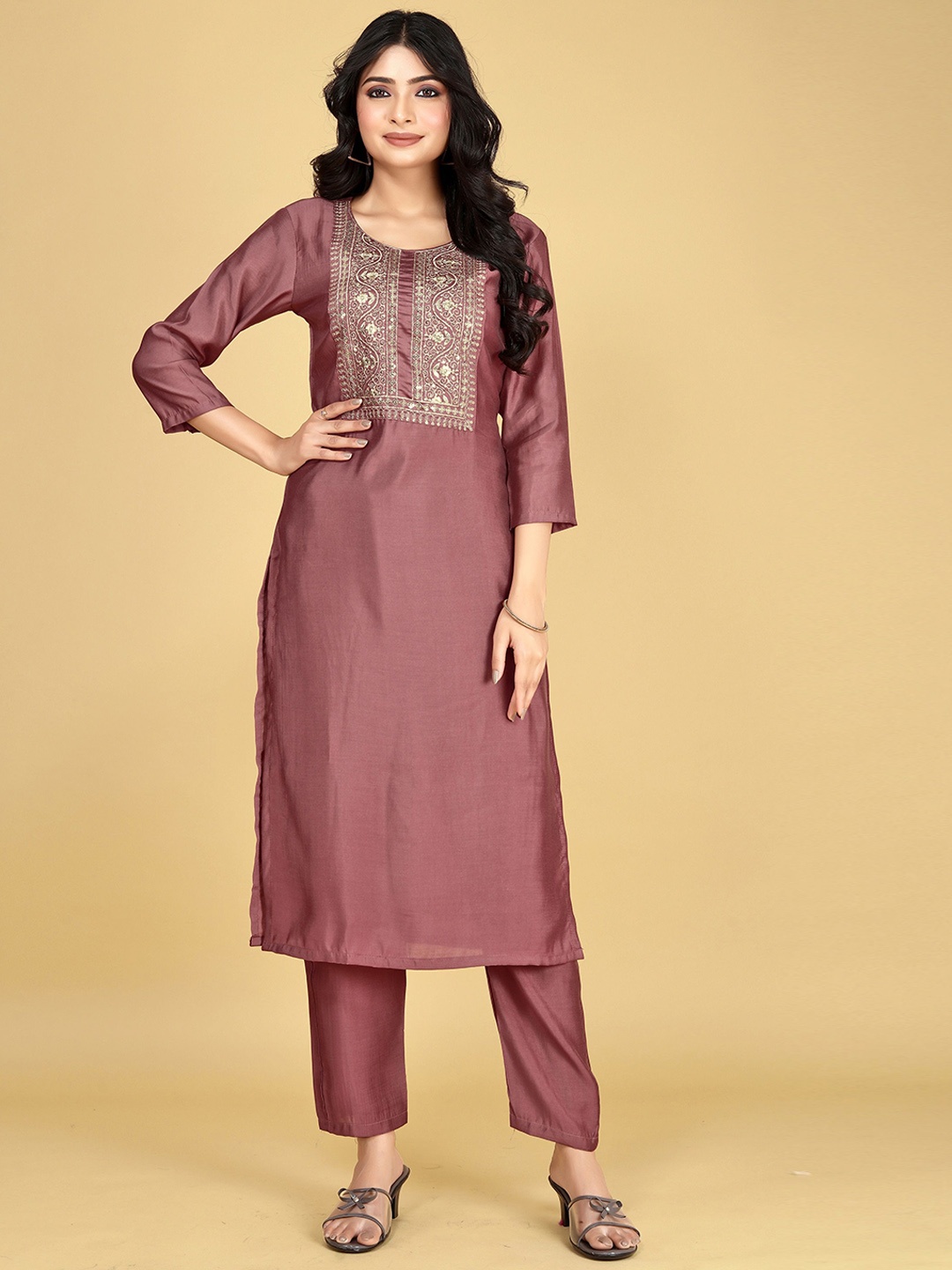 BANJANAN Self Design Floral Sequence Embellished Pure Silk Round Neck Kurta With Trouser, Brown
BANJANAN Self Design Floral Sequence Embellished Pure Silk Round Neck Kurta With Trouser, Brown