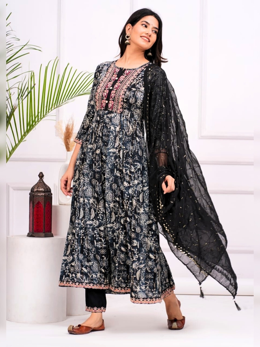 Atha Fashion Women Floral Printed Regular Thread Work Pure Cotton Kurta with Trousers & With Dupatta, Navy blue
Atha Fashion Women Floral Printed Regular Thread Work Pure Cotton Kurta with Trousers & With Dupatta, Navy blue