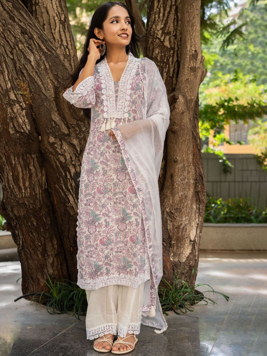 Atha Fashion Women Floral Printed Regular Thread Work Pure Cotton Kurta with Trousers & With Dupatta, White
Atha Fashion Women Floral Printed Regular Thread Work Pure Cotton Kurta with Trousers & With Dupatta, White