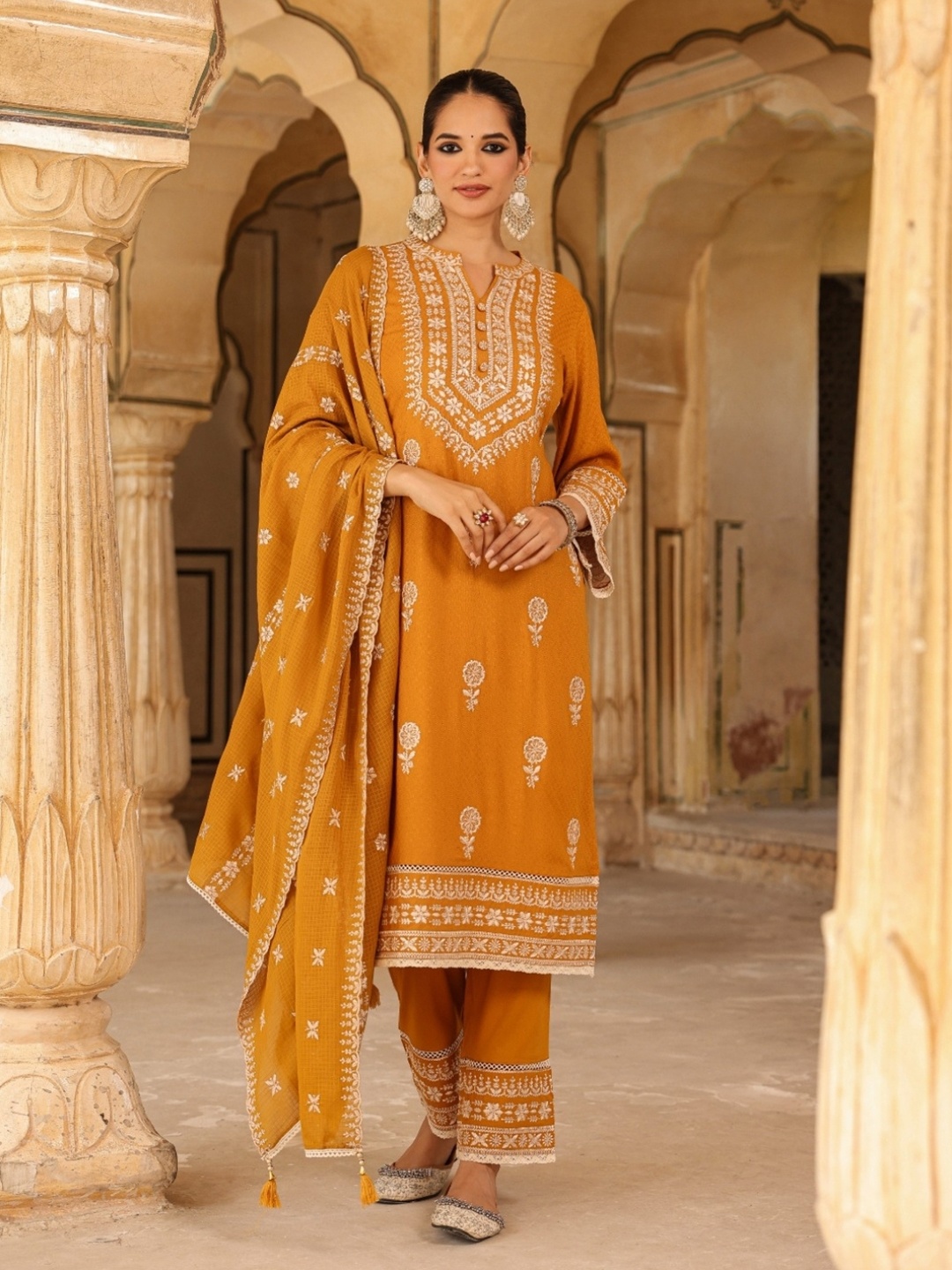 Atha Fashion Women Floral Embroidered Regular Thread Work Kurta with Trousers & With Dupatta, Yellow
Atha Fashion Women Floral Embroidered Regular Thread Work Kurta with Trousers & With Dupatta, Yellow