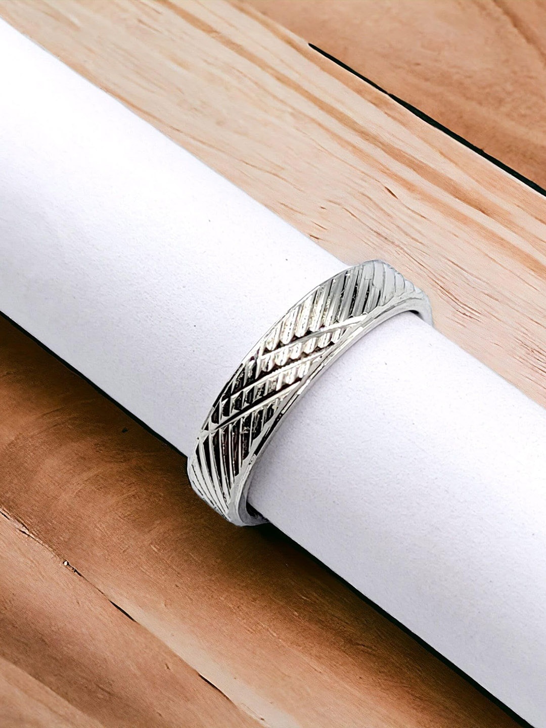 AMONROO Men 925 Sterling Silver Rhodium-Plated Classic Cross Cut Design Band Finger Ring
AMONROO Men 925 Sterling Silver Rhodium-Plated Classic Cross Cut Design Band Finger Ring
