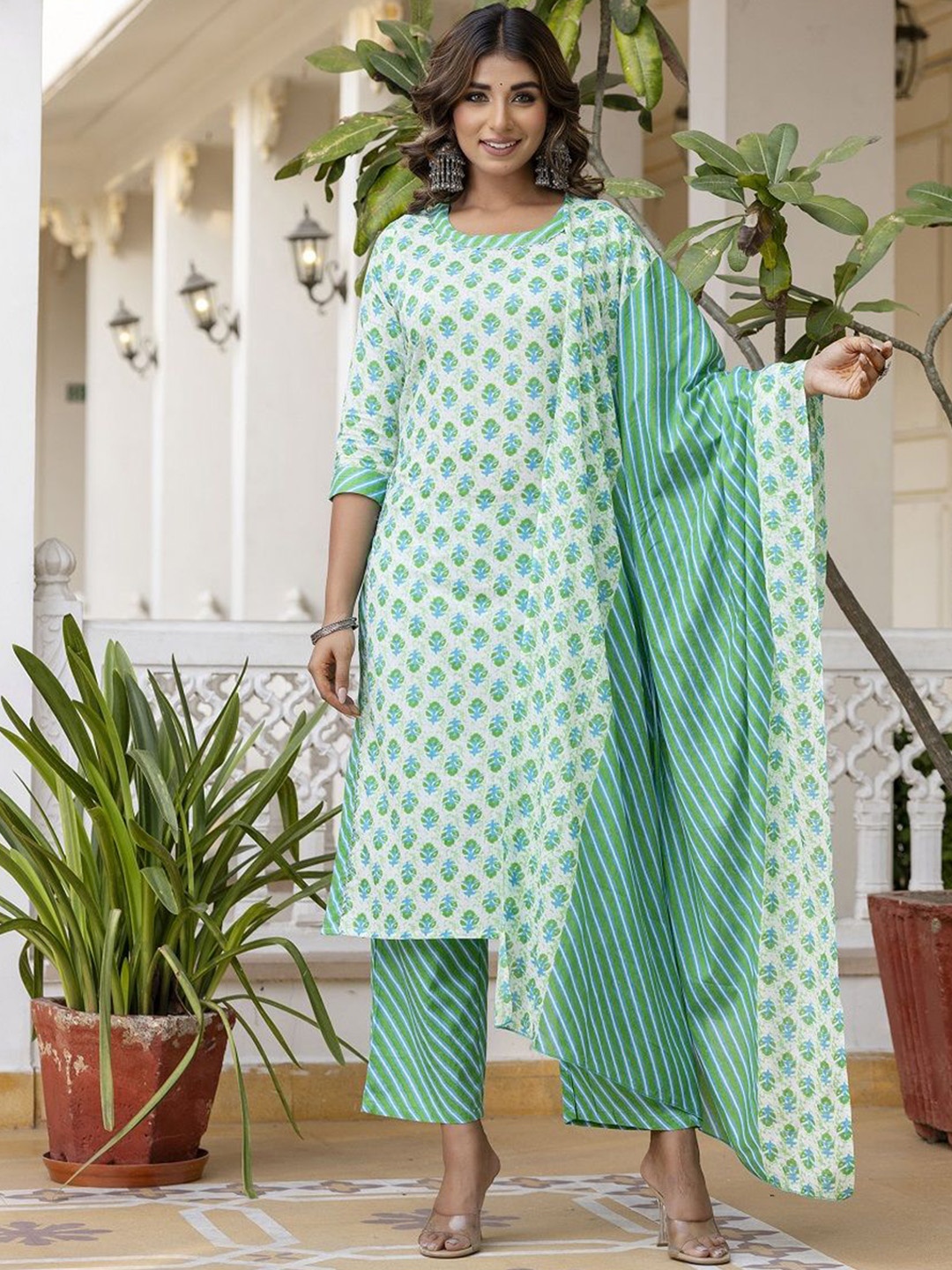 Anouk Green Floral Printed Pure Cotton Straight Kurta With Palazzos And Dupatta
Anouk Green Floral Printed Pure Cotton Straight Kurta With Palazzos And Dupatta