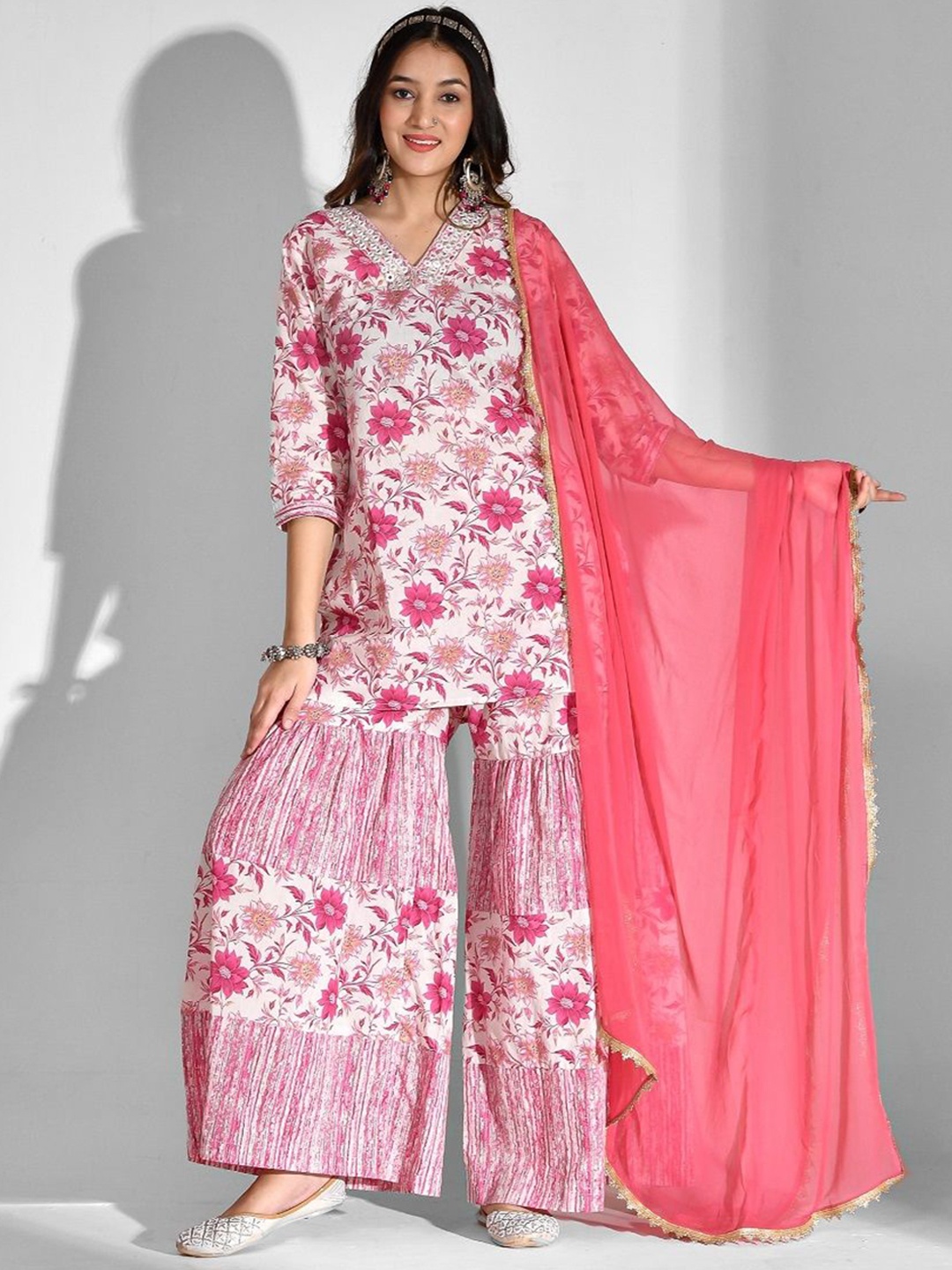 Anouk Pink Floral Printed V-Neck Pure Cotton Straight Kurta With Sharara And Dupatta
Anouk Pink Floral Printed V-Neck Pure Cotton Straight Kurta With Sharara And Dupatta