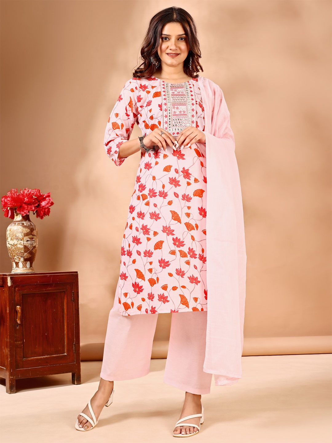 TRAHIMAM Floral Printed Pure Cotton Round Neck Straight Kurta With Trouser And Dupatta, Peach
TRAHIMAM Floral Printed Pure Cotton Round Neck Straight Kurta With Trouser And Dupatta, Peach