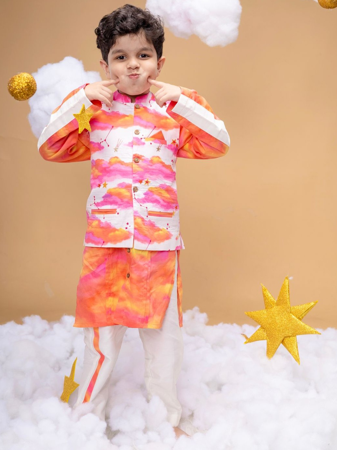 Little Shiro Boys Printed Pure Cotton Mandarin Collar Kurta with Pyjamas & Nehru jacket, Off white
Little Shiro Boys Printed Pure Cotton Mandarin Collar Kurta with Pyjamas & Nehru jacket, Off white