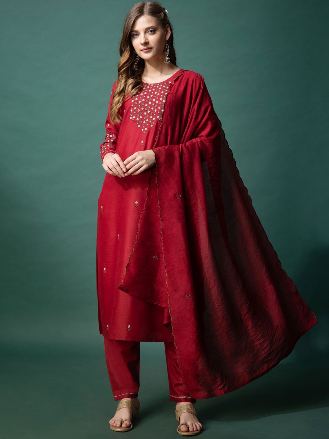 ARADHNA Embroidered Thread Work Straight Kurta With Trouser And Dupatta, Maroon
ARADHNA Embroidered Thread Work Straight Kurta With Trouser And Dupatta, Maroon