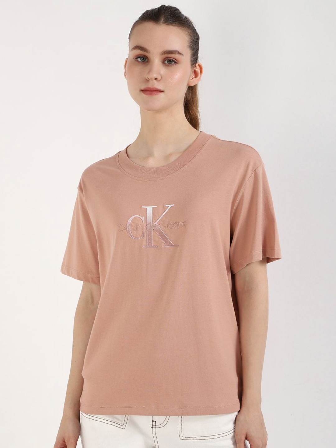 Calvin Klein Jeans Women Typography Printed Round Neck Cotton Relaxed Fit T-shirt, Peach
Calvin Klein Jeans Women Typography Printed Round Neck Cotton Relaxed Fit T-shirt, Peach