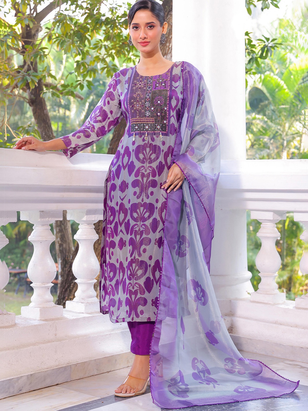 Anouk Purple Floral Embroidered Mirror Work Straight Kurta With Trousers And Dupatta
Anouk Purple Floral Embroidered Mirror Work Straight Kurta With Trousers And Dupatta