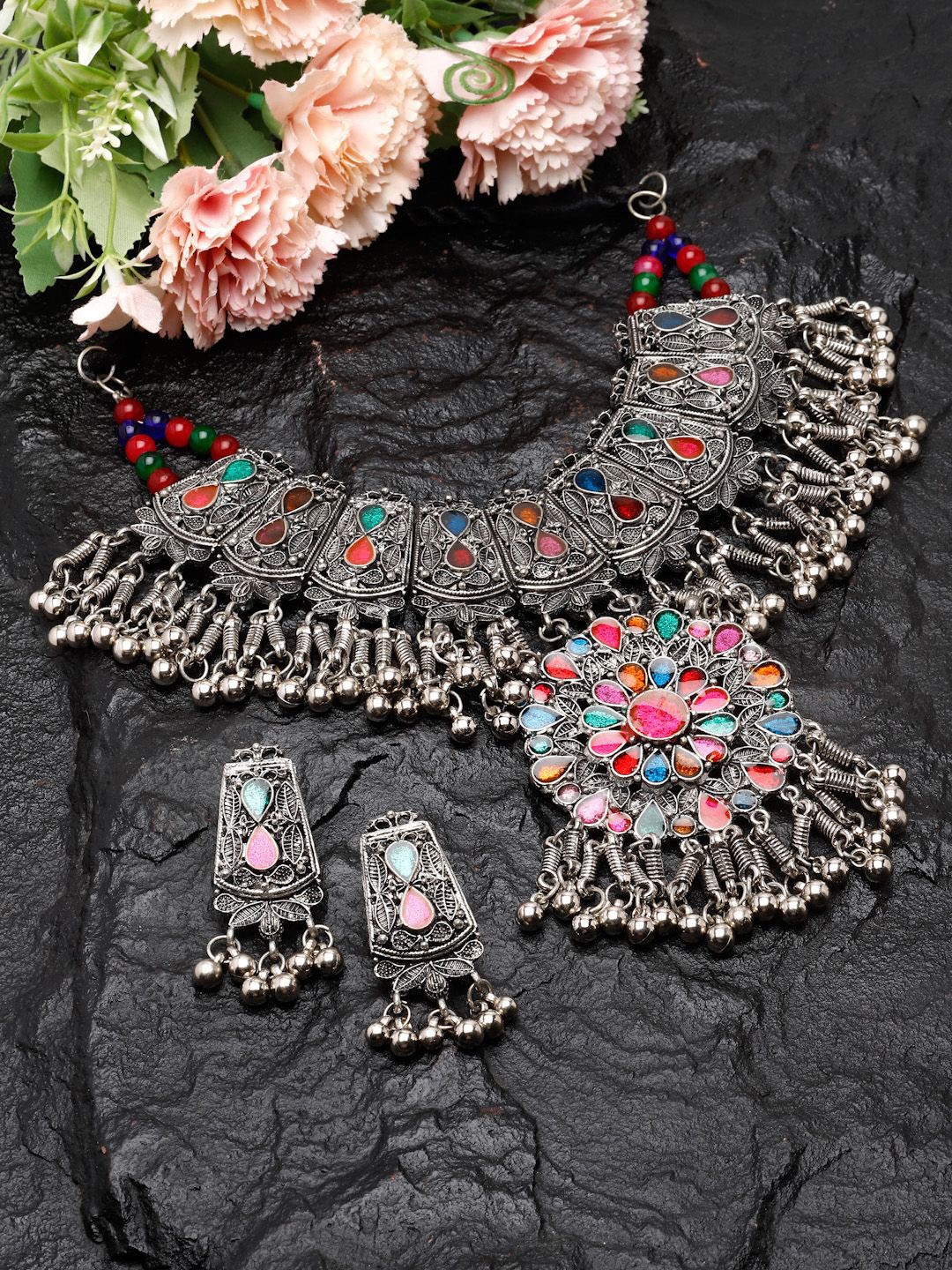 Moedbuille Silver-Plated Stone-Studded Meenakari Tribal Tasselled Oxidised Jewellery Set
Moedbuille Silver-Plated Stone-Studded Meenakari Tribal Tasselled Oxidised Jewellery Set