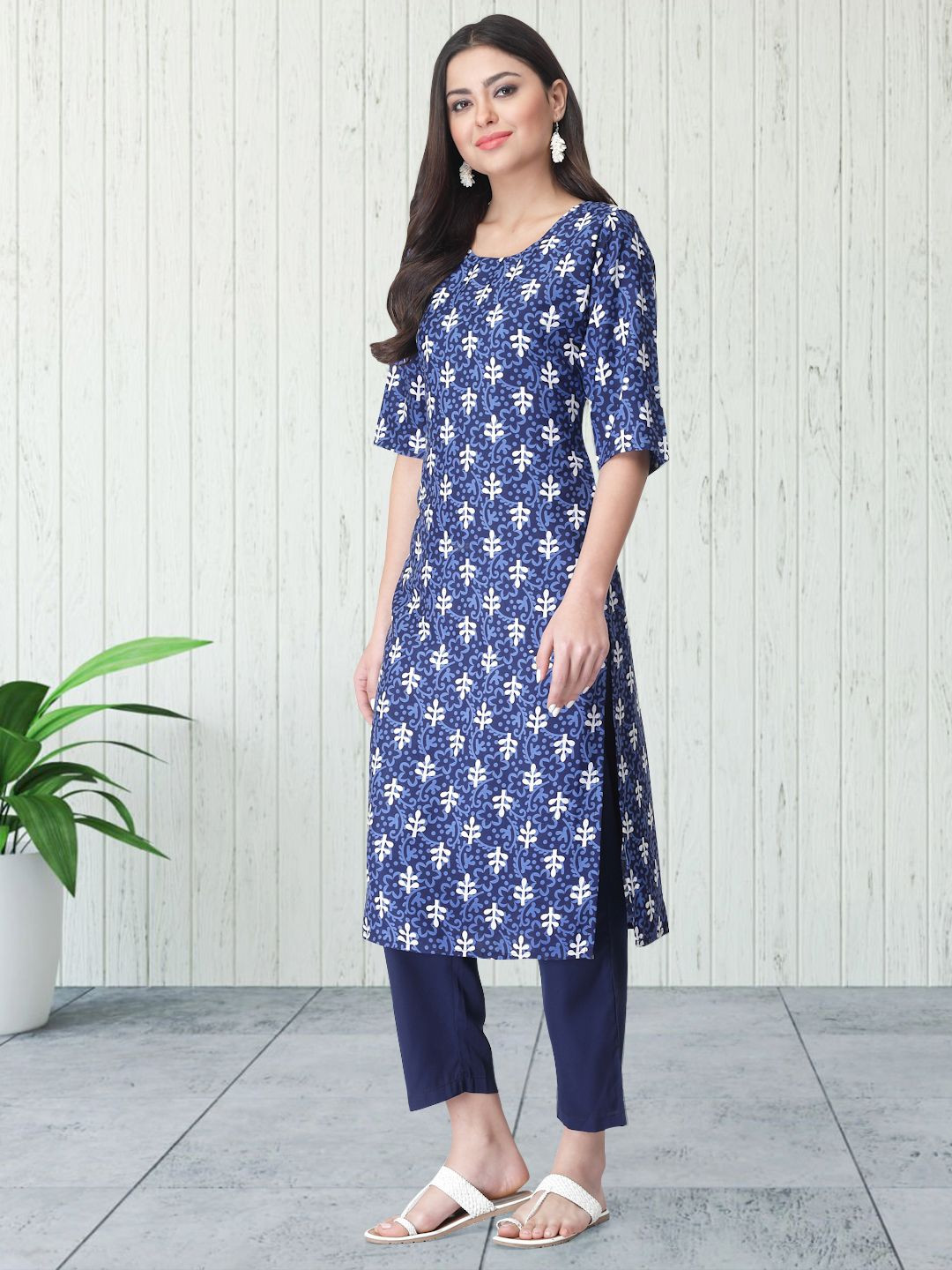 7Threads Floral Printed Round Neck Straight Kurta With Trouser, Blue
7Threads Floral Printed Round Neck Straight Kurta With Trouser, Blue