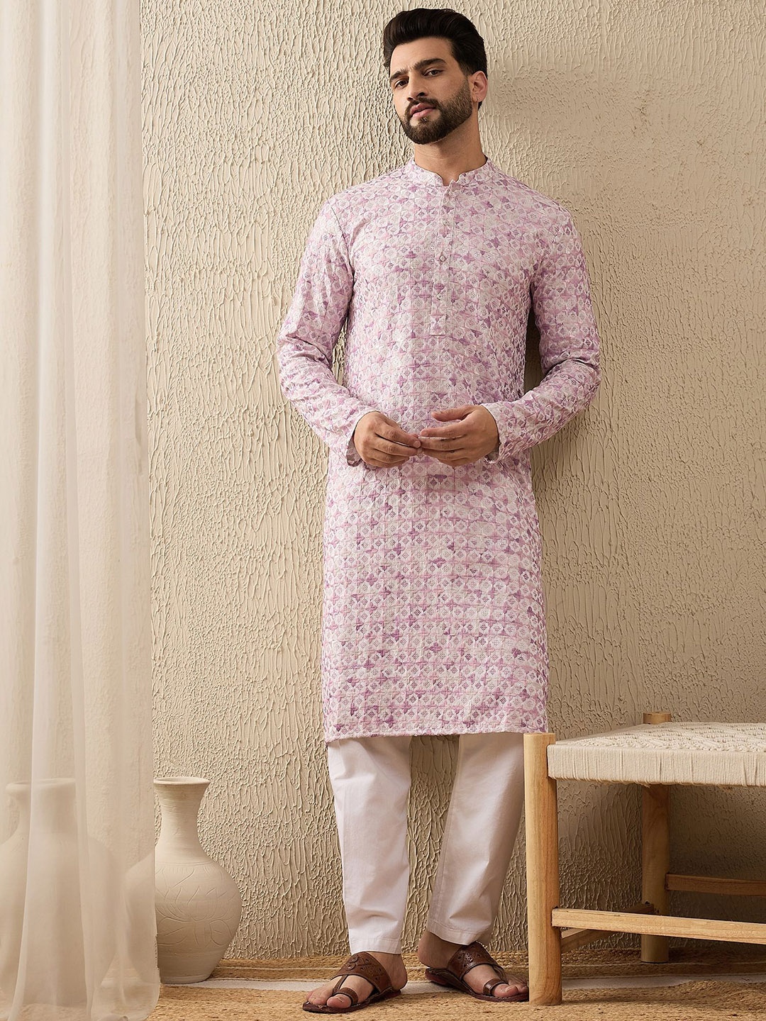 SWAGG INDIA Floral Embroidered Mandarin Collar Sequinned Straight Kurta, Purple
SWAGG INDIA Floral Embroidered Mandarin Collar Sequinned Straight Kurta, Purple