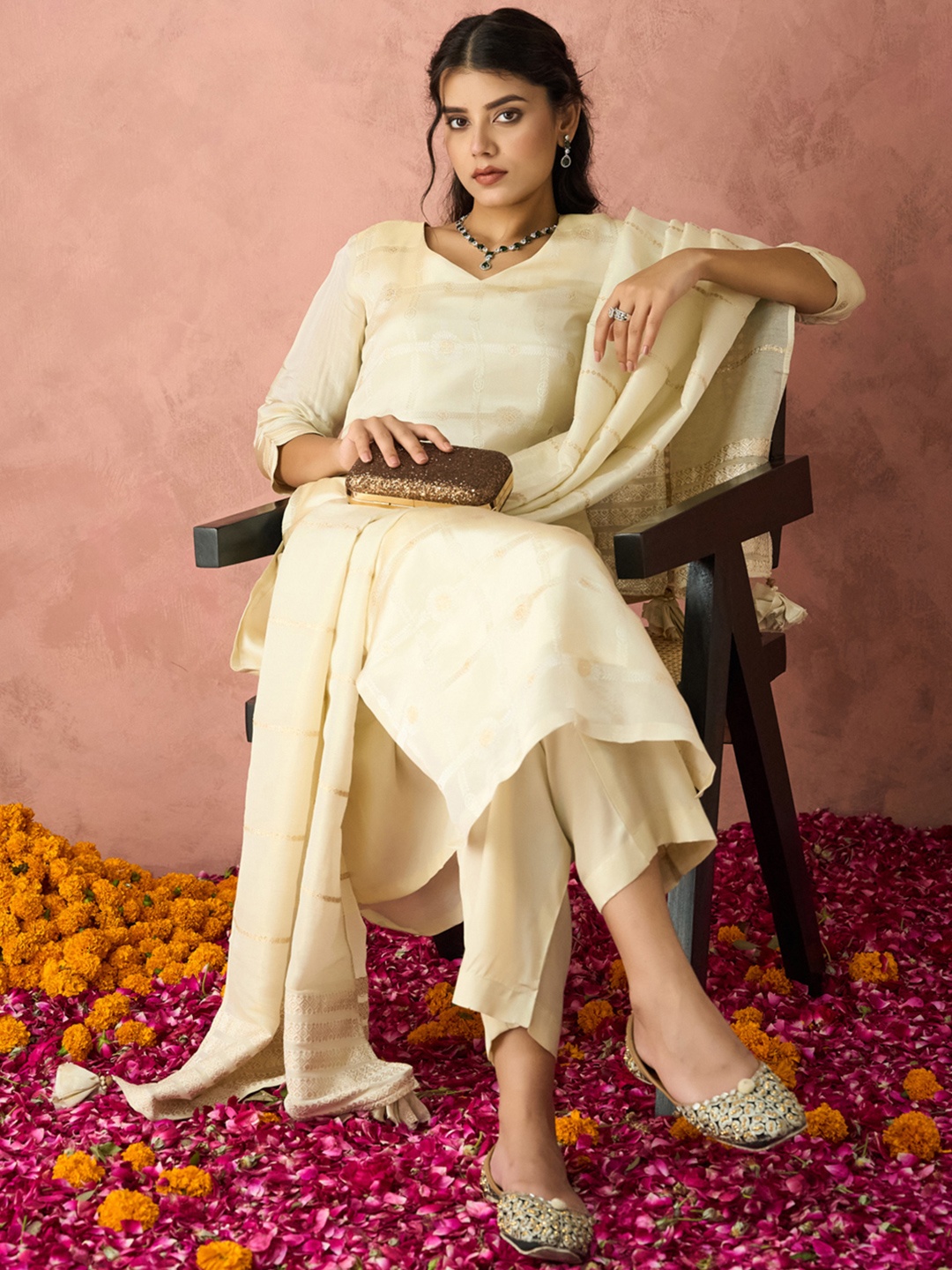 HRITIKA Ethnic Motifs Woven Design Sweetheart Neck Straight Kurta With Trousers & Dupatta, Off white
HRITIKA Ethnic Motifs Woven Design Sweetheart Neck Straight Kurta With Trousers & Dupatta, Off white