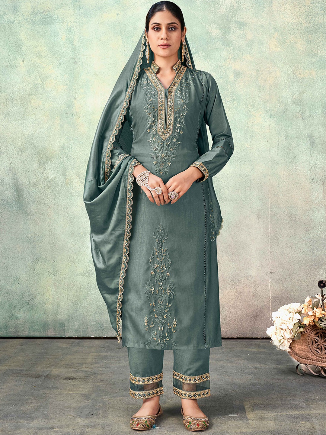 GIRIWARIYA Floral Embroidered Sequinned Chanderi Cotton Kurta With Trouser & Dupatta, Grey
GIRIWARIYA Floral Embroidered Sequinned Chanderi Cotton Kurta With Trouser & Dupatta, Grey