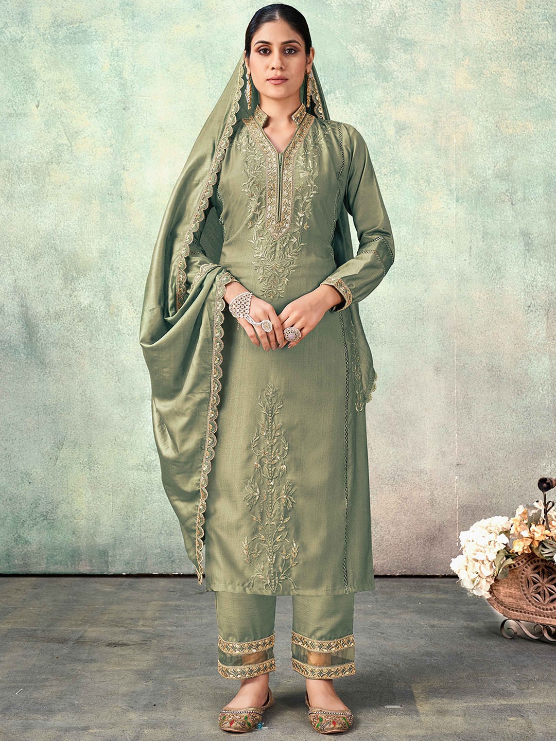 GIRIWARIYA Floral Embroidered Sequinned Chanderi Cotton Kurta With Trouser & Dupatta, Green
GIRIWARIYA Floral Embroidered Sequinned Chanderi Cotton Kurta With Trouser & Dupatta, Green