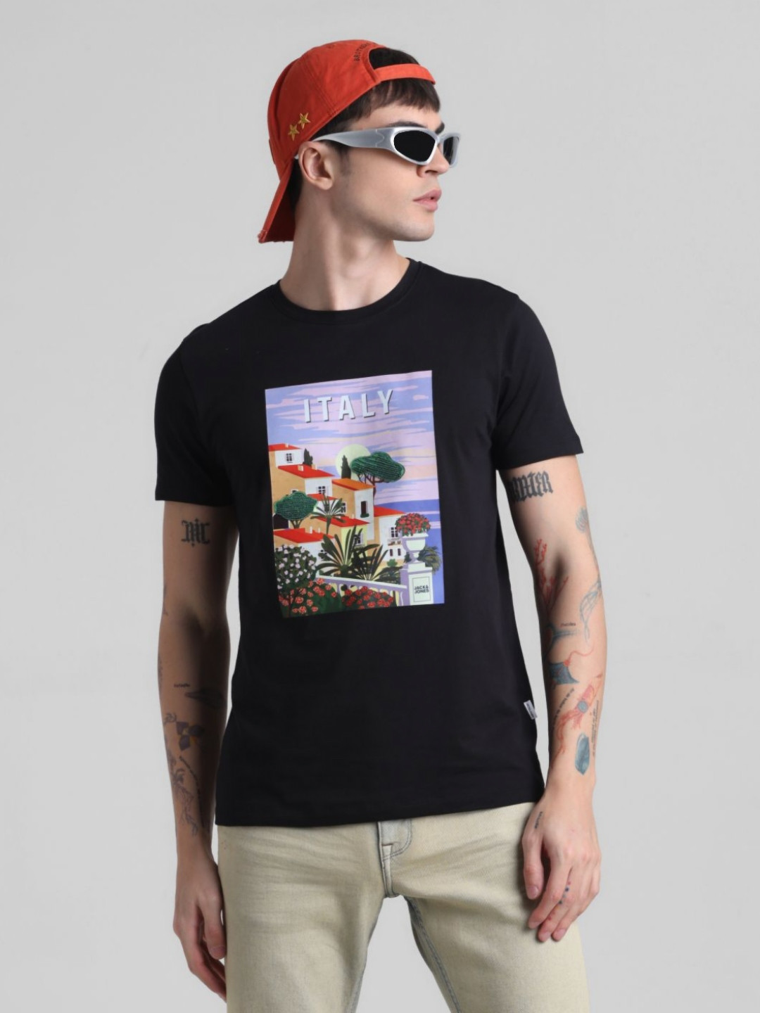 Jack & Jones Men JJDI SYLAS SS Graphic Printed Round Neck Cotton T-shirt, Black 
Jack & Jones Men JJDI SYLAS SS Graphic Printed Round Neck Cotton T-shirt, Black