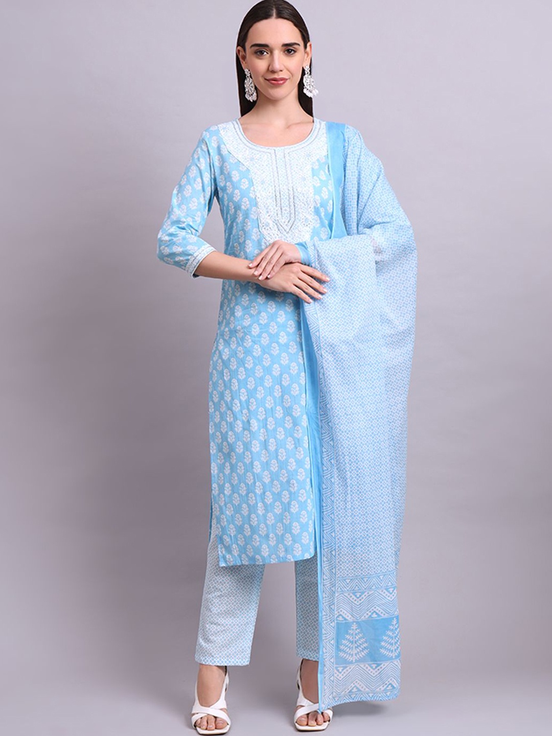 aayusika Floral Printed Thread Work Pure Cotton Straight Kurta With Trousers & Dupatta, Blue
aayusika Floral Printed Thread Work Pure Cotton Straight Kurta With Trousers & Dupatta, Blue