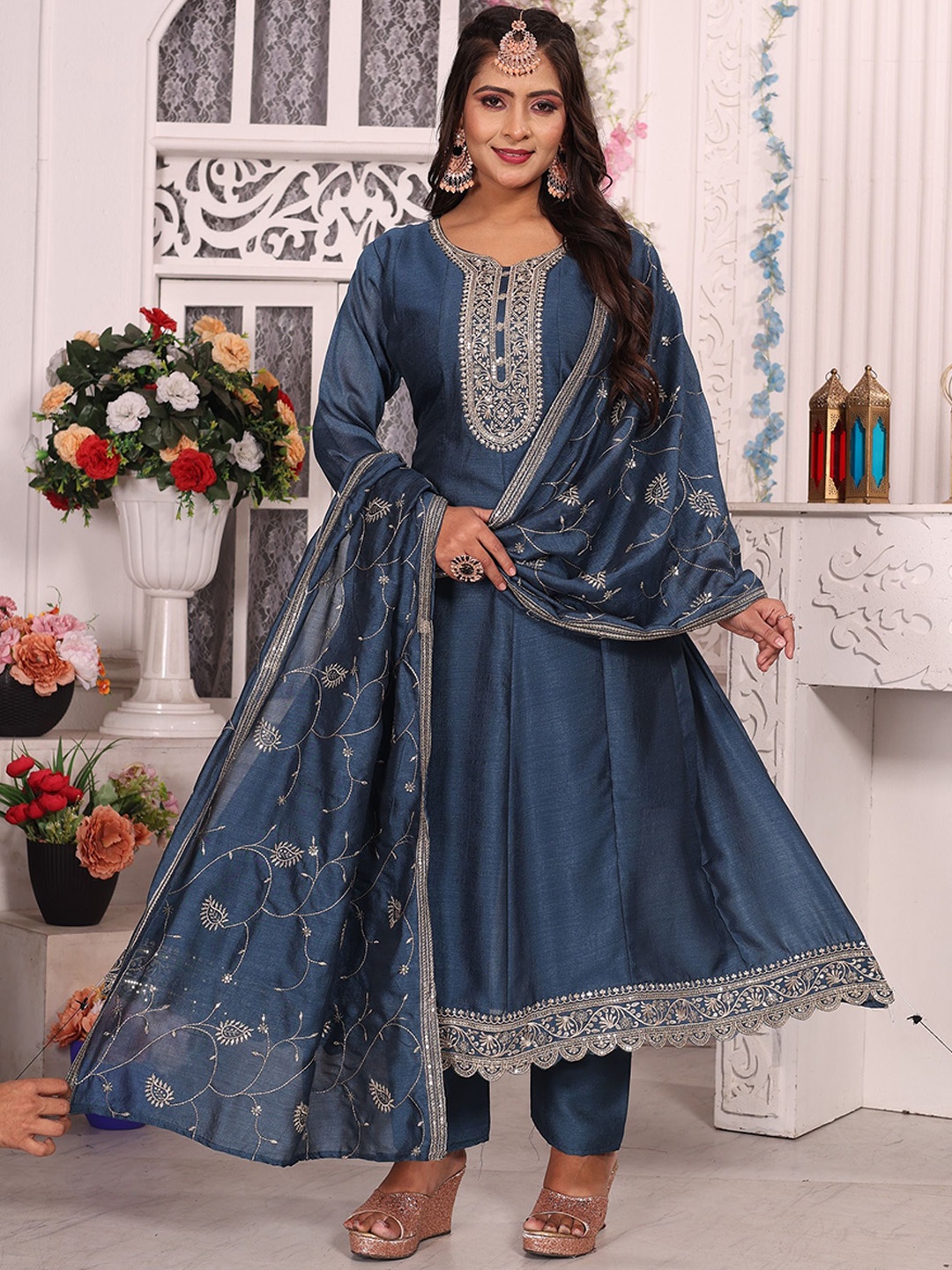 Maheesha Floral Embroidered Thread Work Anarkali Kurta With Trousers & Dupatta, Navy blue
Maheesha Floral Embroidered Thread Work Anarkali Kurta With Trousers & Dupatta, Navy blue