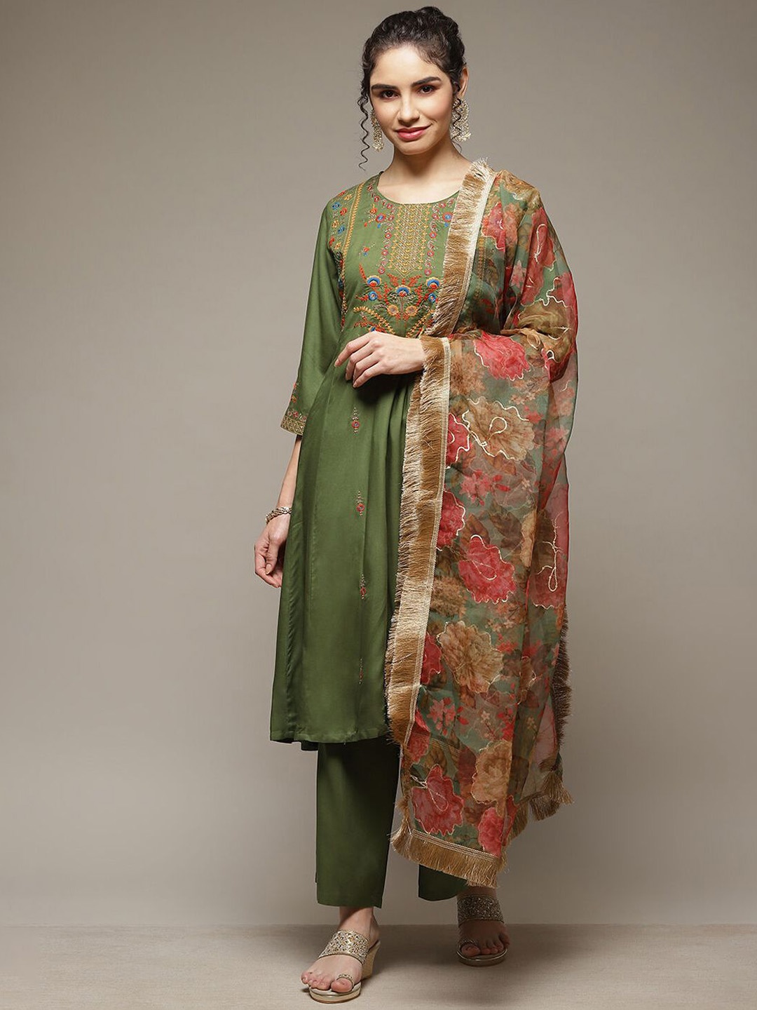 Rangriti Floral Embroidered Thread Work Panelled A-Line Kurta With Palazzos & Dupatta, Green
Rangriti Floral Embroidered Thread Work Panelled A-Line Kurta With Palazzos & Dupatta, Green