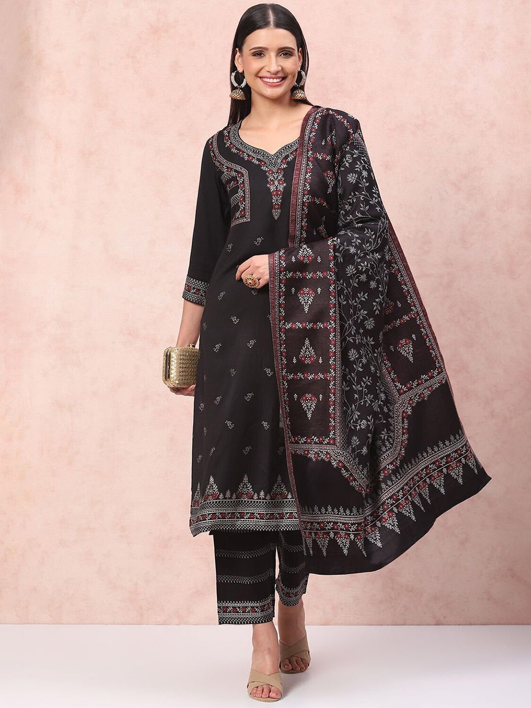 Rangriti Floral Woven Design Sweetheart Neck Straight Kurta With Trouser And Dupatta, Black
Rangriti Floral Woven Design Sweetheart Neck Straight Kurta With Trouser And Dupatta, Black