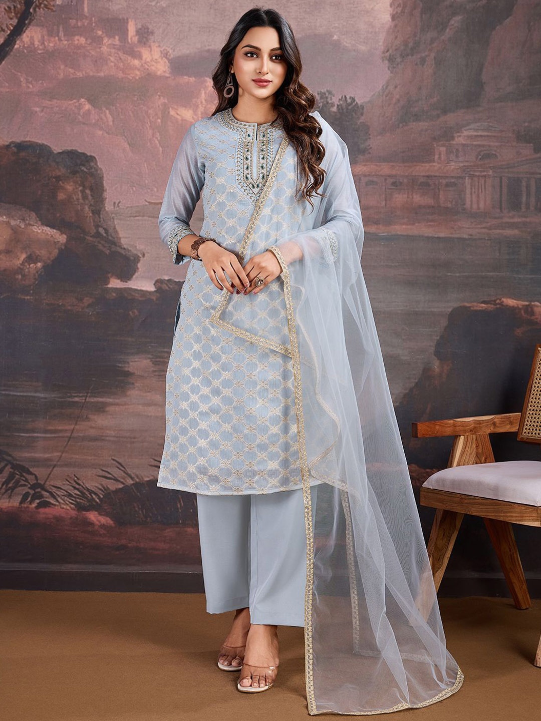 House of Pataudi Ethnic Motif Woven Design Sequinned Jacquard Kurta & Trouser With Dupatta, Grey
House of Pataudi Ethnic Motif Woven Design Sequinned Jacquard Kurta & Trouser With Dupatta, Grey