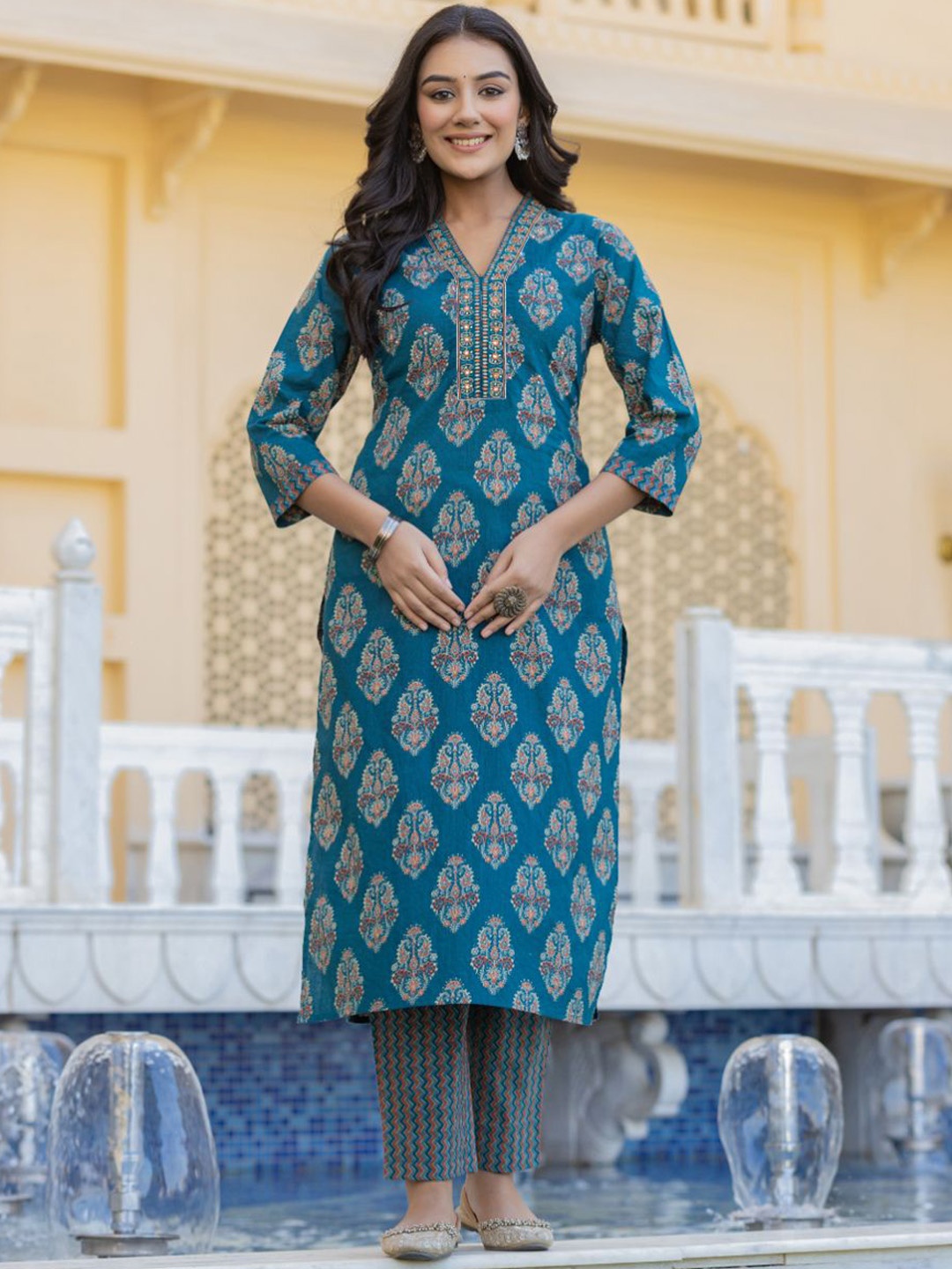 AARDRAA Floral Printed Sequinned Pure Cotton Kurta With Trousers & Dupatta, Navy blue
AARDRAA Floral Printed Sequinned Pure Cotton Kurta With Trousers & Dupatta, Navy blue