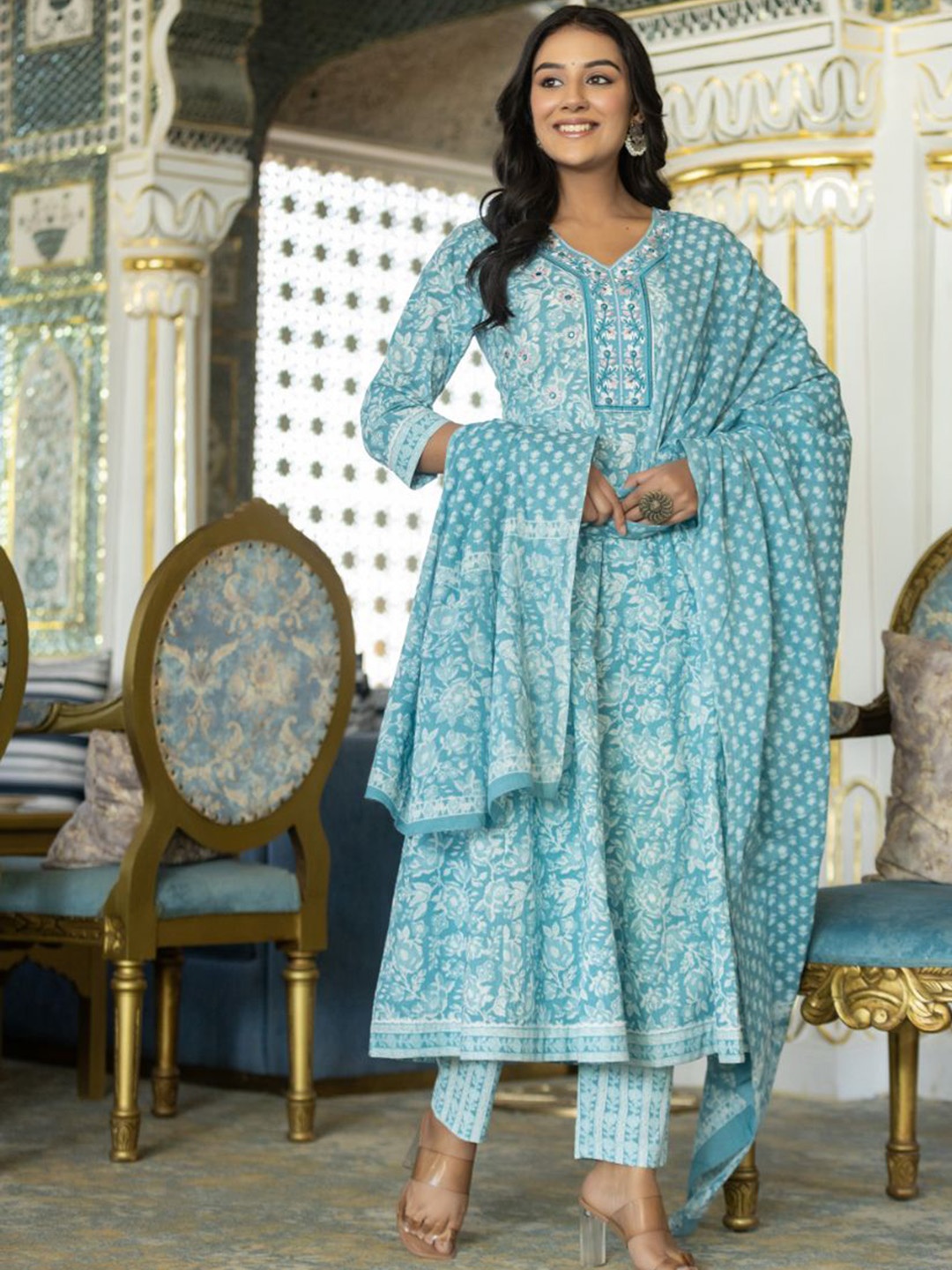 AARDRAA Floral Printed Pure Cotton Anarkali Kurta With Trousers & Dupatta, Blue
AARDRAA Floral Printed Pure Cotton Anarkali Kurta With Trousers & Dupatta, Blue