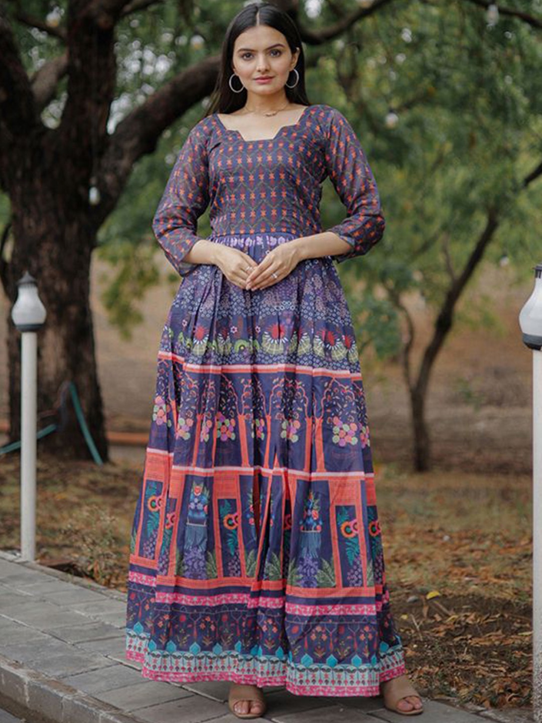 VARNI FABRICS Ethnic Motifs Printed Empire Square Neck Chanderi Cotton Anarkali Kurta, Blue
VARNI FABRICS Ethnic Motifs Printed Empire Square Neck Chanderi Cotton Anarkali Kurta, Blue