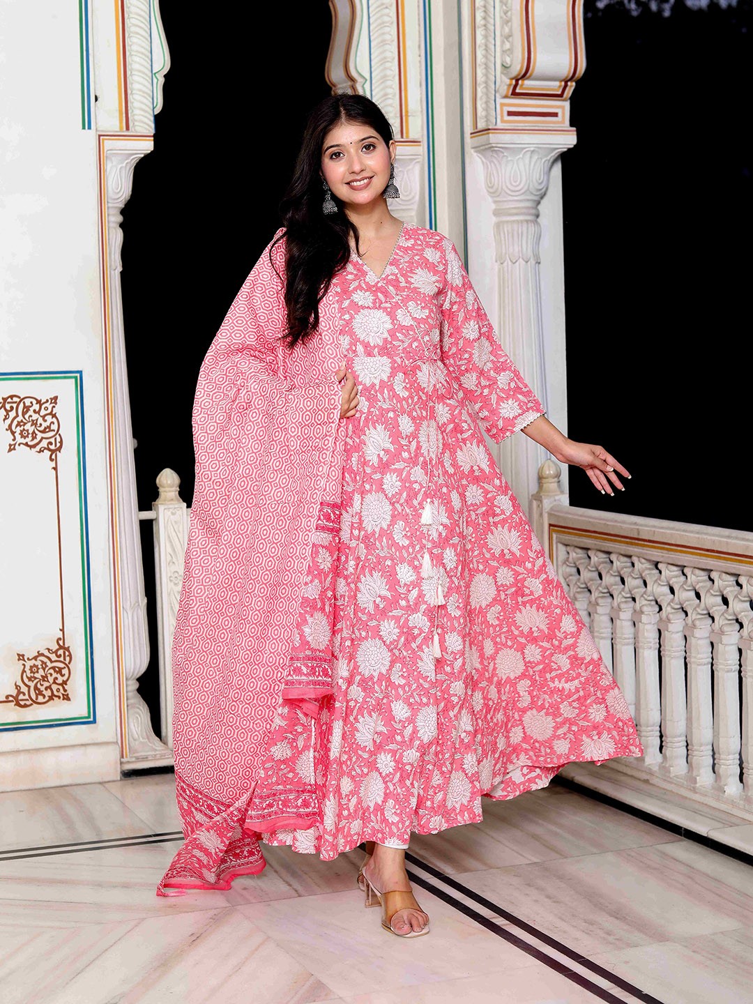 Doriyaan Floral Printed Gotta Patti V-Neck Anarkali Pure Cotton Kurta & Dupatta, Pink
Doriyaan Floral Printed Gotta Patti V-Neck Anarkali Pure Cotton Kurta & Dupatta, Pink