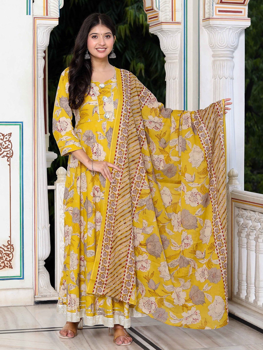 Doriyaan Floral Printed Sweetheart Neck Gotta Patti Cotton Anarkali Kurta With Dupatta, Yellow
Doriyaan Floral Printed Sweetheart Neck Gotta Patti Cotton Anarkali Kurta With Dupatta, Yellow