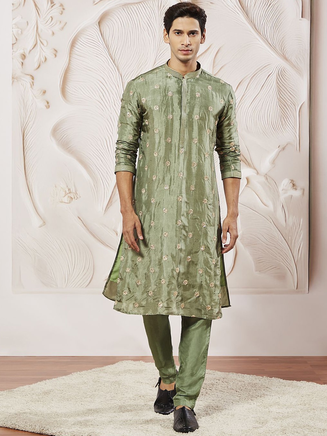 VASTRAMAY Floral Embroidered Thread Work Mandarin Collar Straight Kurta with Pyjama, Green
VASTRAMAY Floral Embroidered Thread Work Mandarin Collar Straight Kurta with Pyjama, Green
