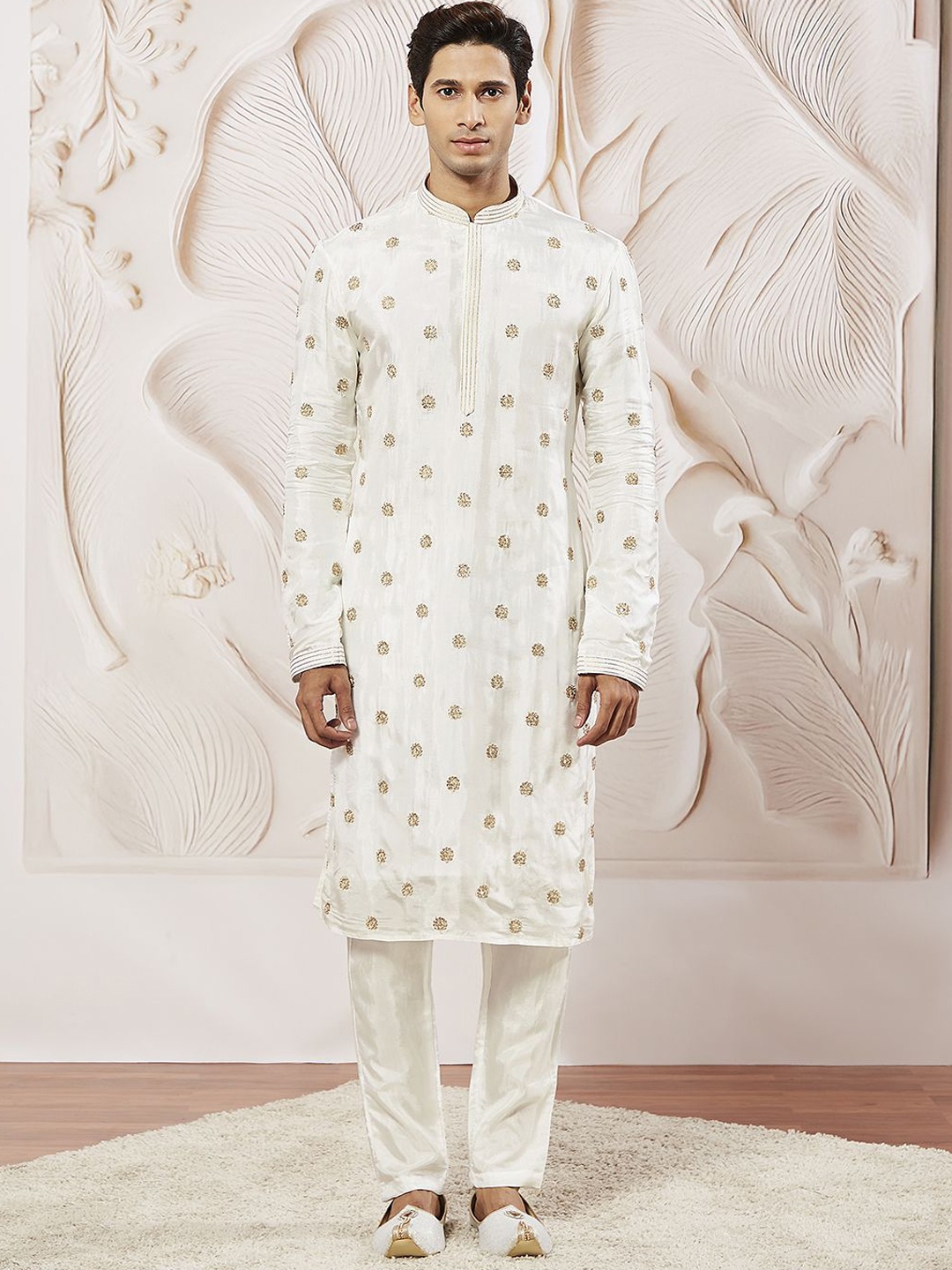 VASTRAMAY Floral Embroidered Sequinned Mandarin Collar Straight Kurta with Pyjama, White
VASTRAMAY Floral Embroidered Sequinned Mandarin Collar Straight Kurta with Pyjama, White