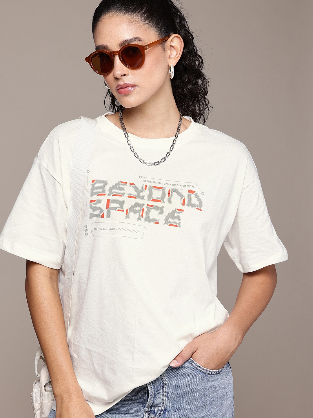 The Roadster Life Co. Printed Drop-Shoulder Sleeves Oversized Pure Cotton T-shirt, Off white
The Roadster Life Co. Printed Drop-Shoulder Sleeves Oversized Pure Cotton T-shirt, Off white