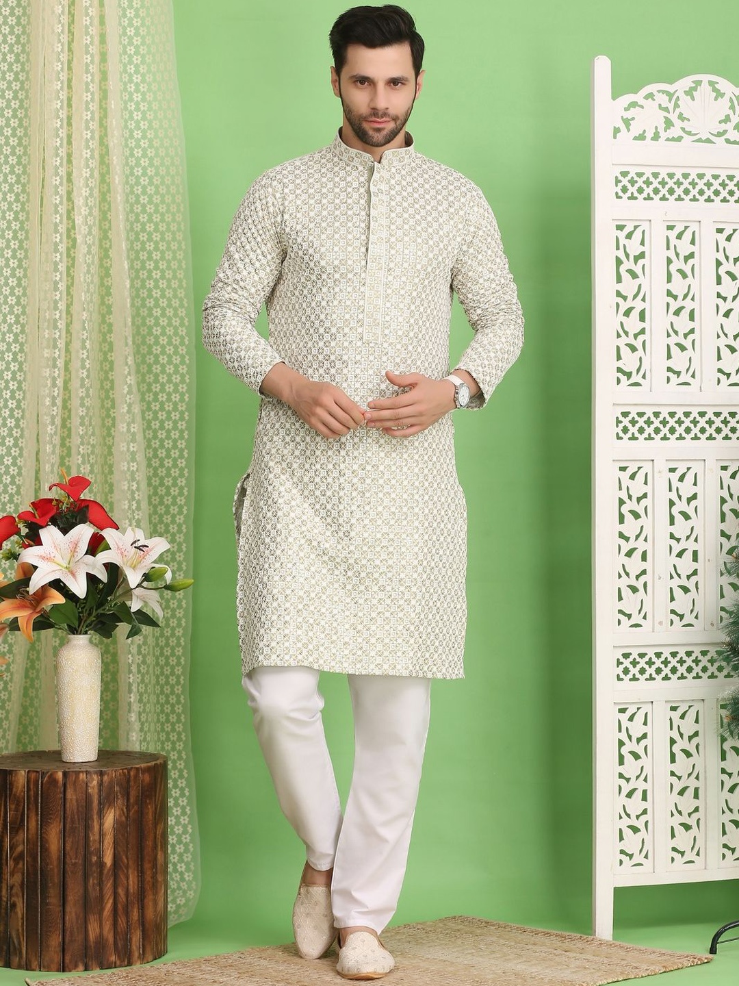 Larwa Floral Embroidered Sequinned Mandarin Collar Pure Cotton Straight Kurta With Pyjamas, Green
Larwa Floral Embroidered Sequinned Mandarin Collar Pure Cotton Straight Kurta With Pyjamas, Green