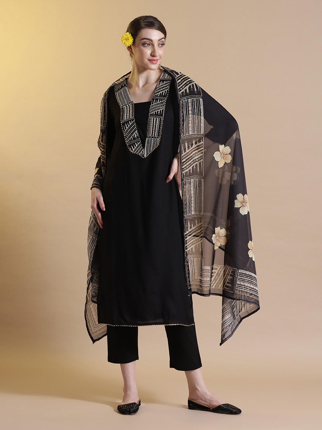 STYLEBAAZI V-Neck Sequinned Gotta Patti Straight Kurta With Trouser & Dupatta, Black
STYLEBAAZI V-Neck Sequinned Gotta Patti Straight Kurta With Trouser & Dupatta, Black