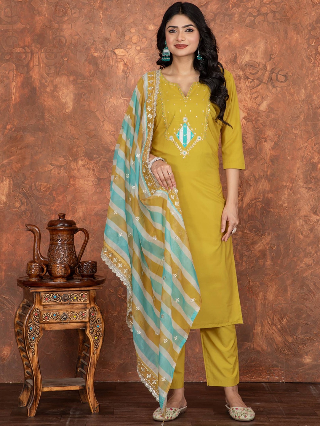 HI FI NX Notch Neck Sequinned Pure Silk Straight Kurta With Trousers & Dupatta, Yellow
HI FI NX Notch Neck Sequinned Pure Silk Straight Kurta With Trousers & Dupatta, Yellow