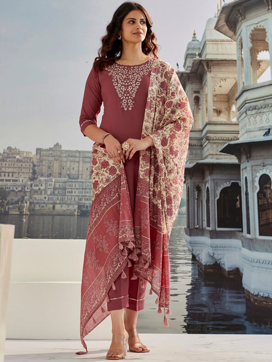 HI FI NX Floral Embroidered Round Neck Straight Kurta With Trousers And Dupatta, Brown
HI FI NX Floral Embroidered Round Neck Straight Kurta With Trousers And Dupatta, Brown