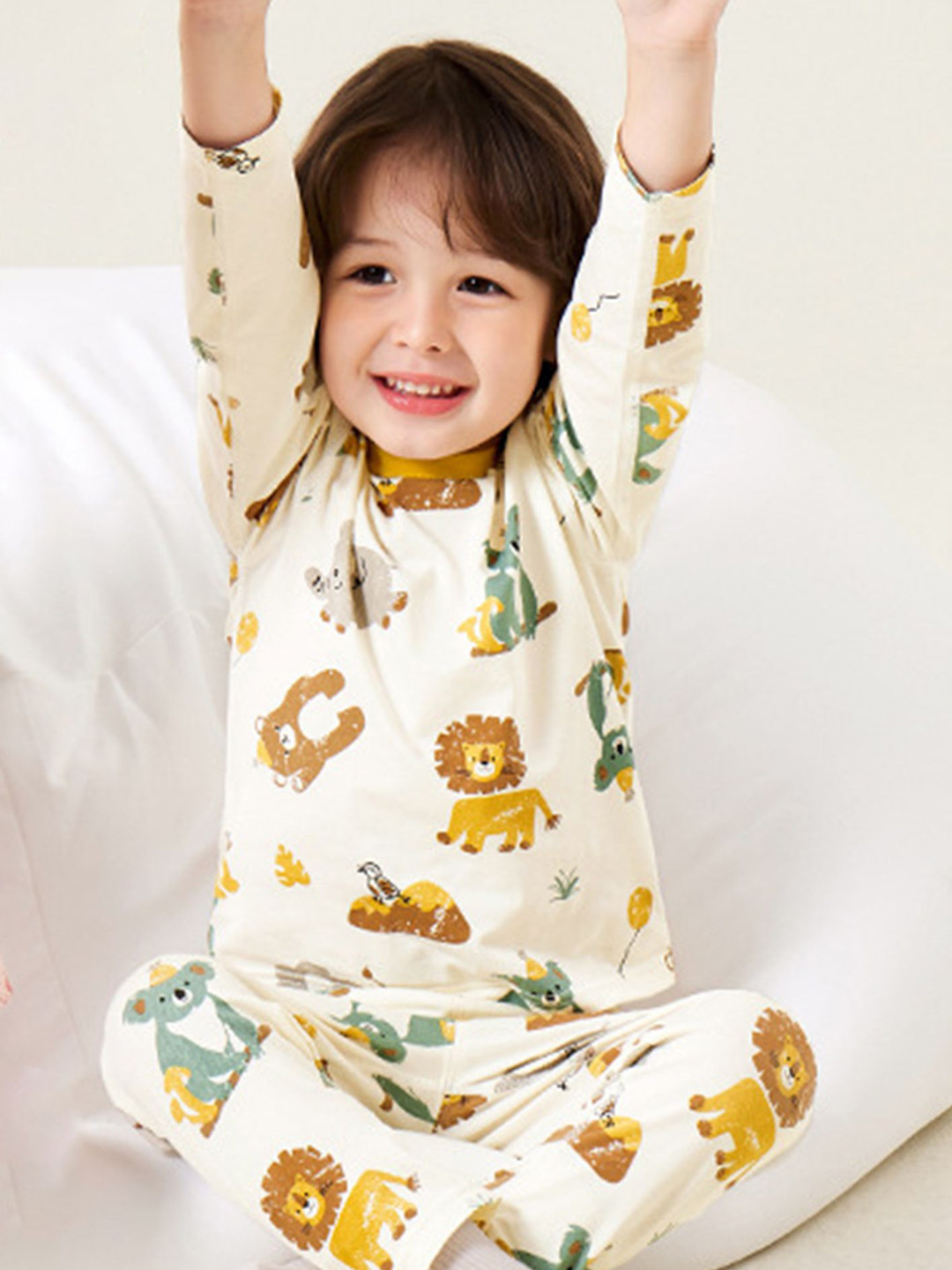 LULU & SKY Unisex Kids Printed Night suit, Off white
LULU & SKY Unisex Kids Printed Night suit, Off white