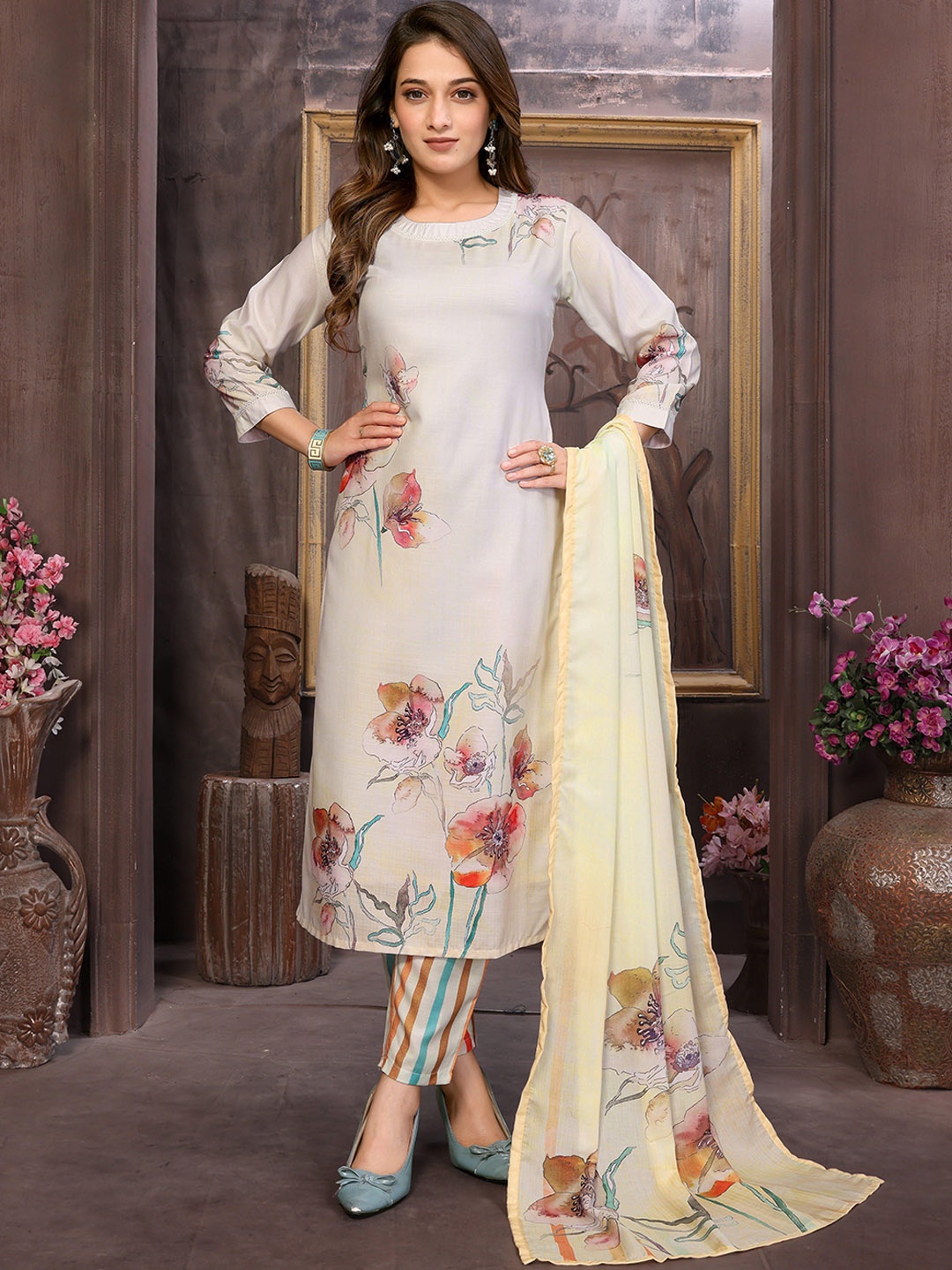 Gee Next Creation Floral Printed Round Neck Straight Kurta With Trousers And Dupatta, Off white
Gee Next Creation Floral Printed Round Neck Straight Kurta With Trousers And Dupatta, Off white