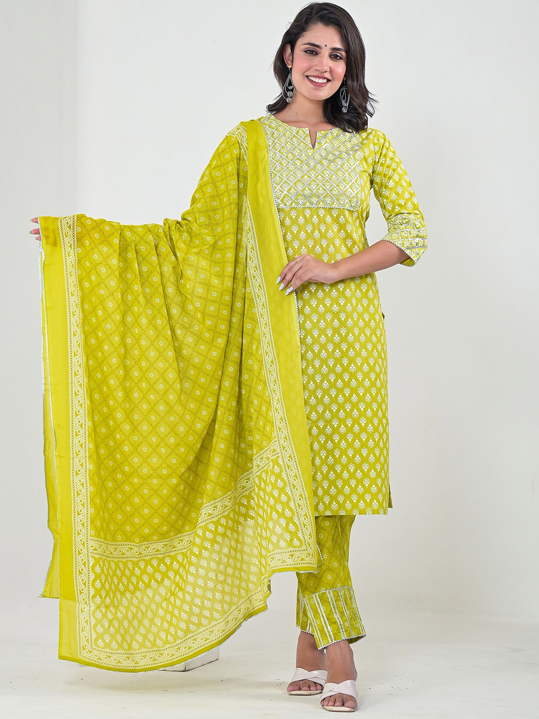 KASHISHIYA Ethnic Motifs Printed Gotta Patti Work Pure Cotton Kurta With Trouser & Dupatta, Green
KASHISHIYA Ethnic Motifs Printed Gotta Patti Work Pure Cotton Kurta With Trouser & Dupatta, Green