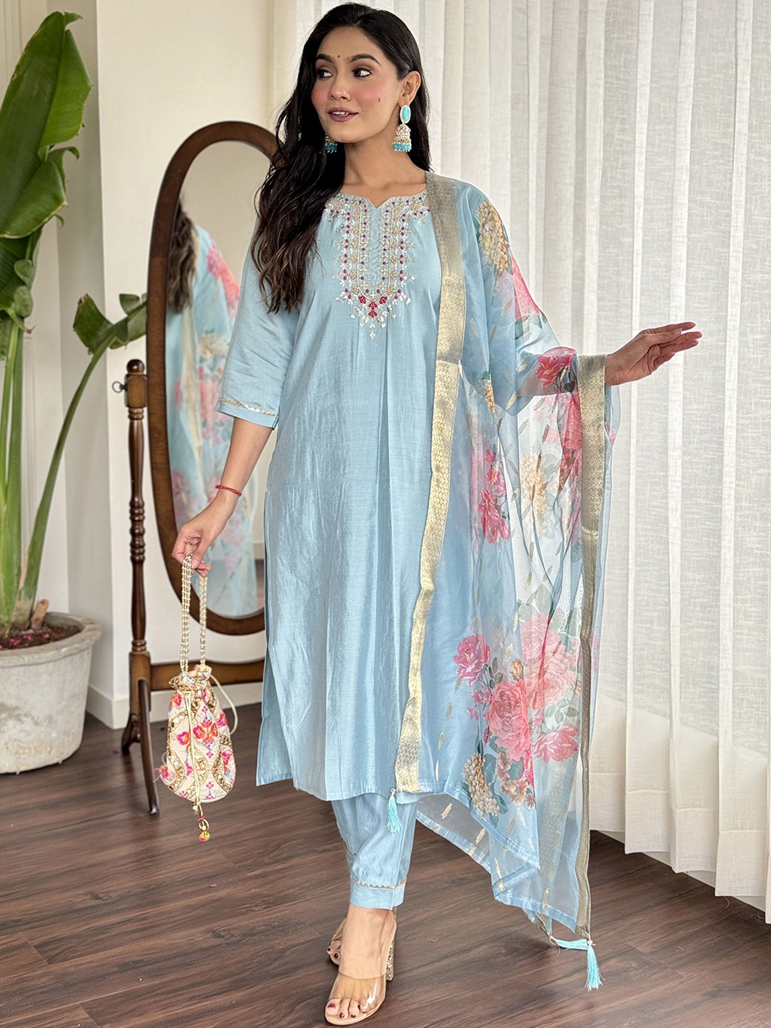 Siya Fashion Floral Embroidered Sequinned Notch Neck Kurta With Trousers And Dupatta, Blue
Siya Fashion Floral Embroidered Sequinned Notch Neck Kurta With Trousers And Dupatta, Blue