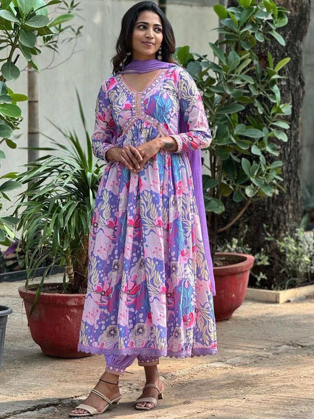Siya Fashion Women Floral Printed Regular Kurta with Trousers & With Dupatta, Purple
Siya Fashion Women Floral Printed Regular Kurta with Trousers & With Dupatta, Purple